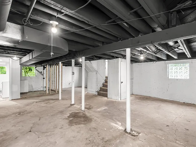 216-1HOLBROOK Street — Photo 22