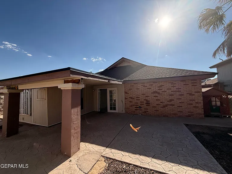 1884 Lyman Dutton Cir — Photo 22