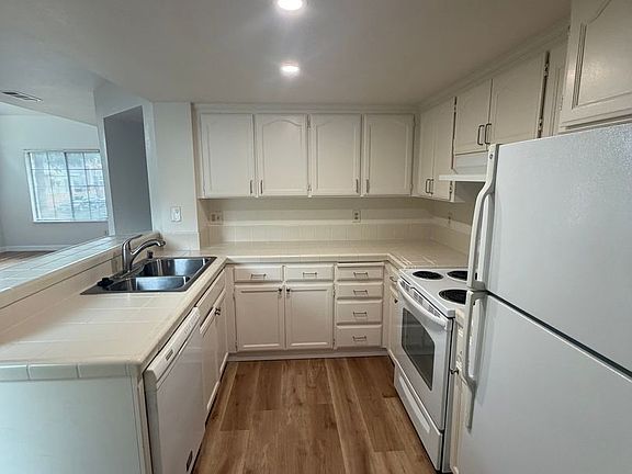 4th image of 1502 Castro St