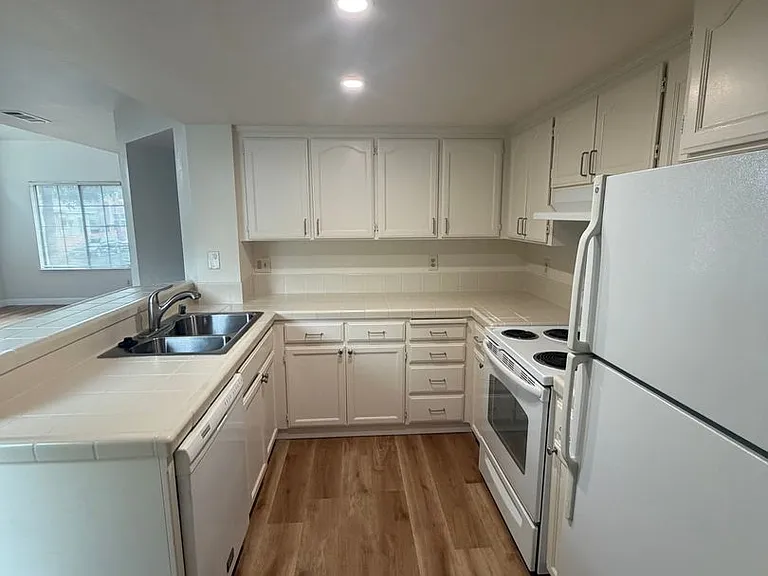 1502 Castro St — Photo 4
