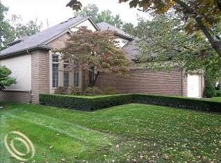 32 Turnberry Ln #35, Dearborn, MI 48120
