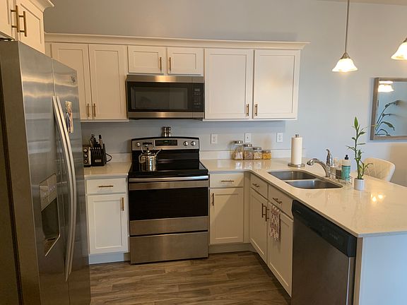 4th image of 45 W Silver Springs Dr