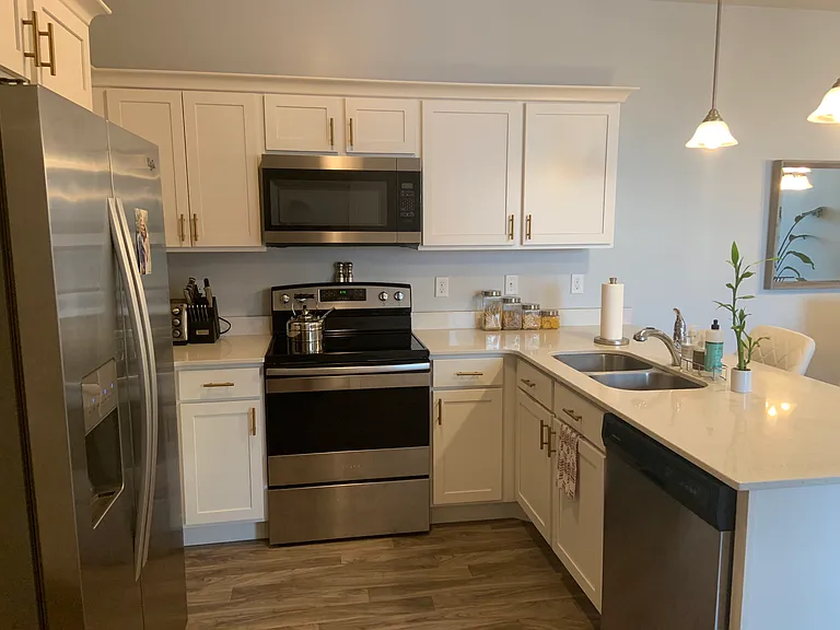 45 W Silver Springs Dr — Photo 4