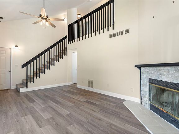 2nd image of 615 W Sovers St