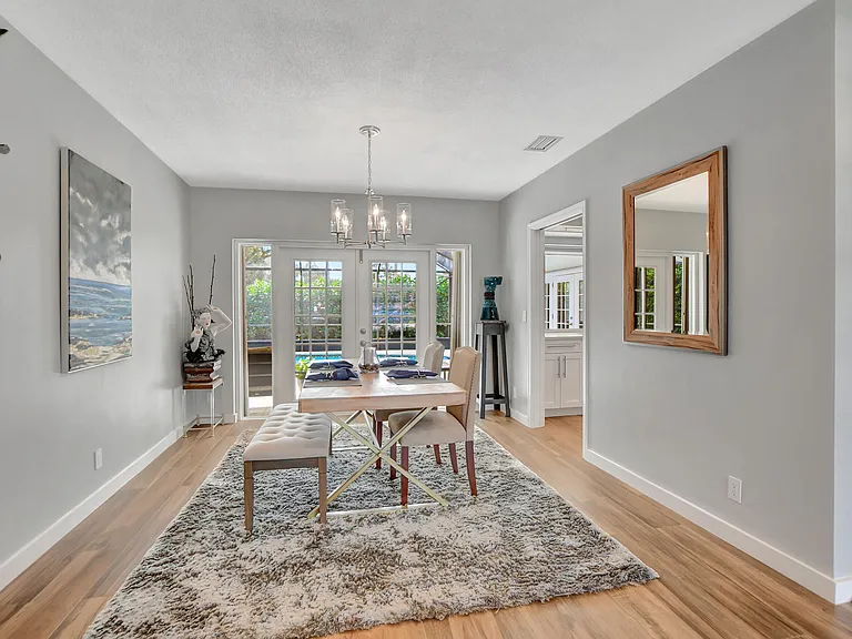 510 Silver Ln — Photo 4