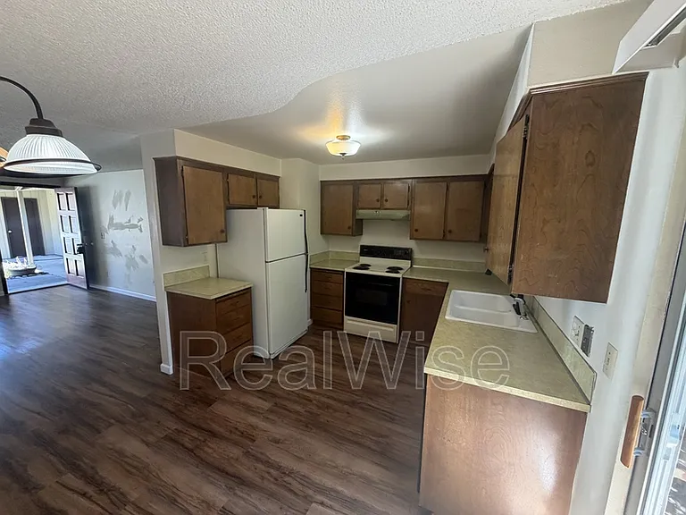 1229 NW Highland Ave #B — Photo 8