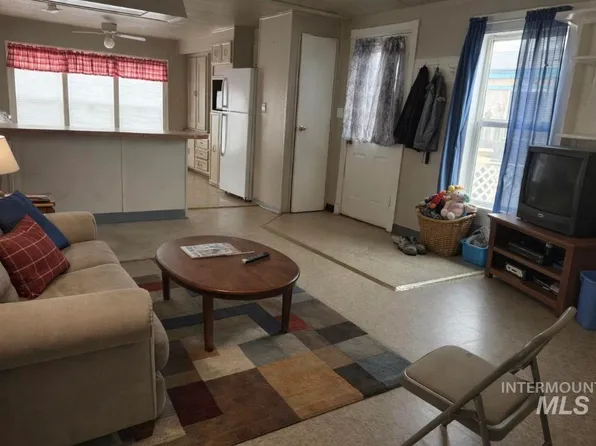 711 4th Ave N Trailer 28, Nampa, ID 83687