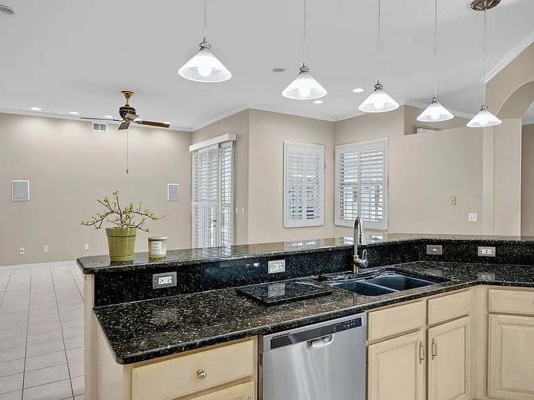 20 Woodford Ln — Photo 32