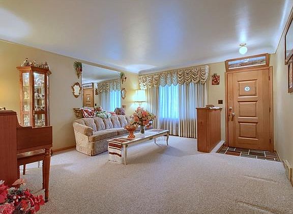 3rd image of 28007 Wexford Dr
