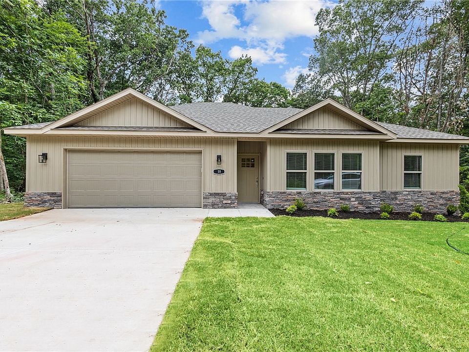 1st image of 19 Coylton Dr