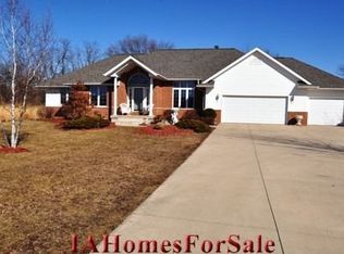 6150 Wayside Cir, Cedar Rapids, IA 52411