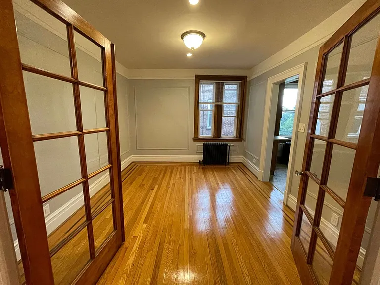 Spacious 1-Bedroom Apartment Across from Washington Park — Photo 6