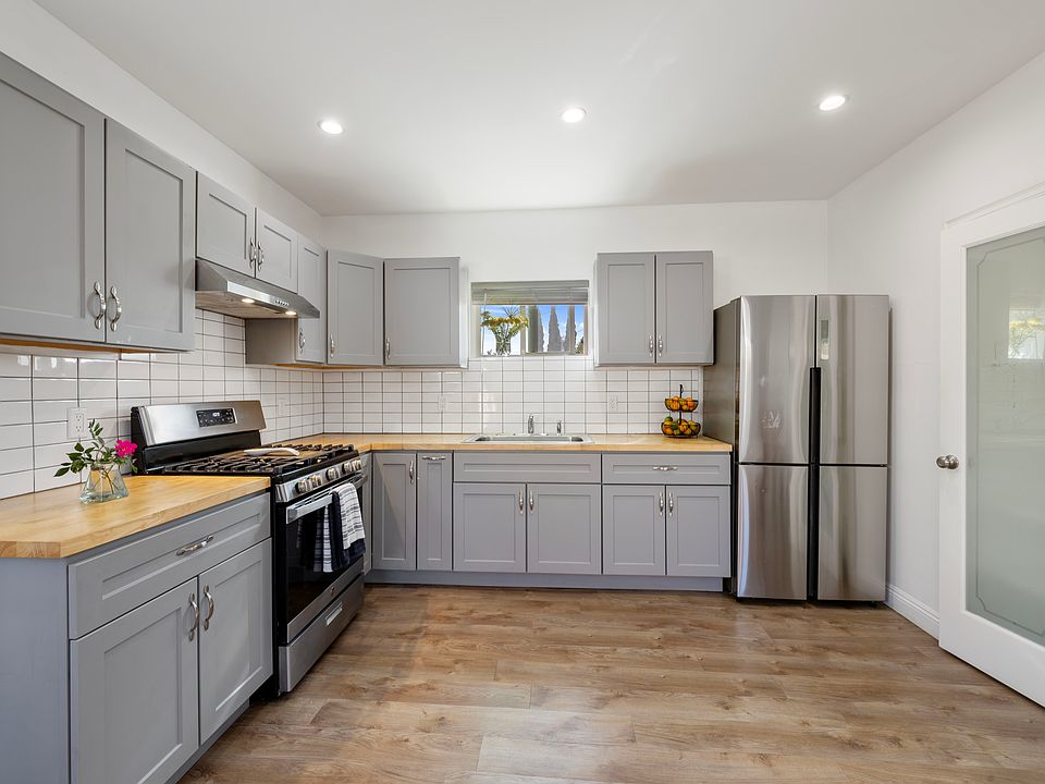 1st image of 9347 Woodley Ave