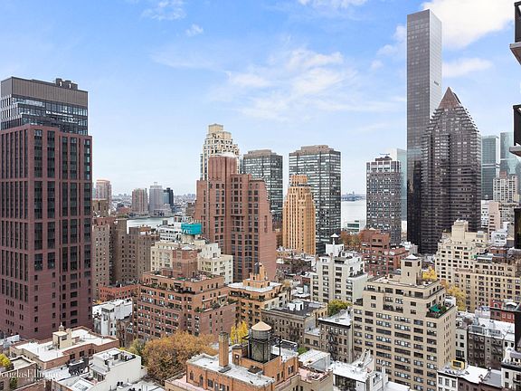 4th image of 300 E 54th St APT 25A