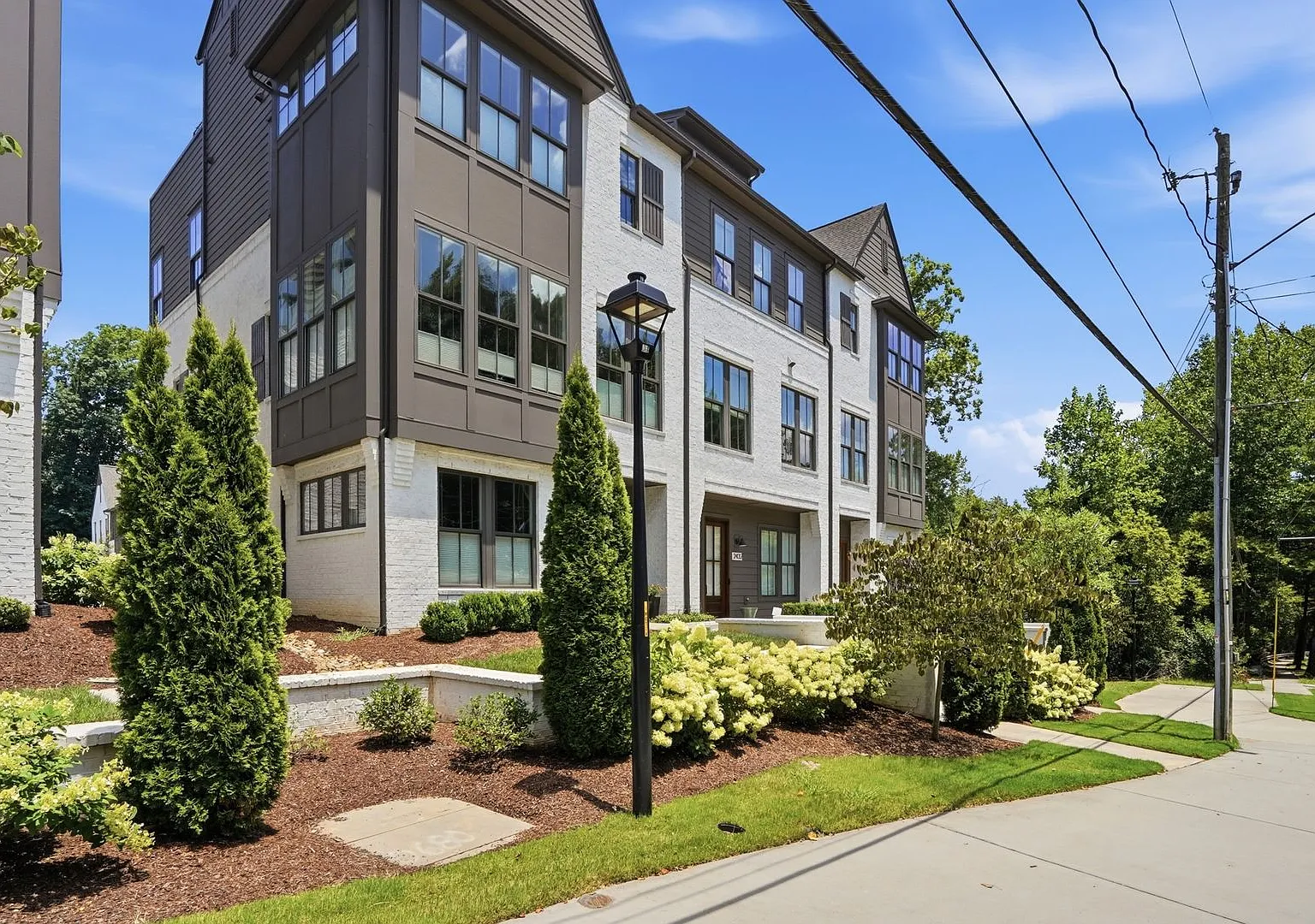 End-Unit Townhome with Private Rooftop Terrace in Myers Park!! — Photo 3