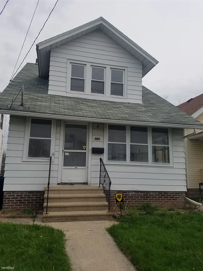 585 Dearborn Ave photo 1