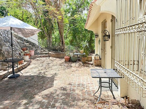 3rd image of Urb El Vigia Calle El Vigia #32