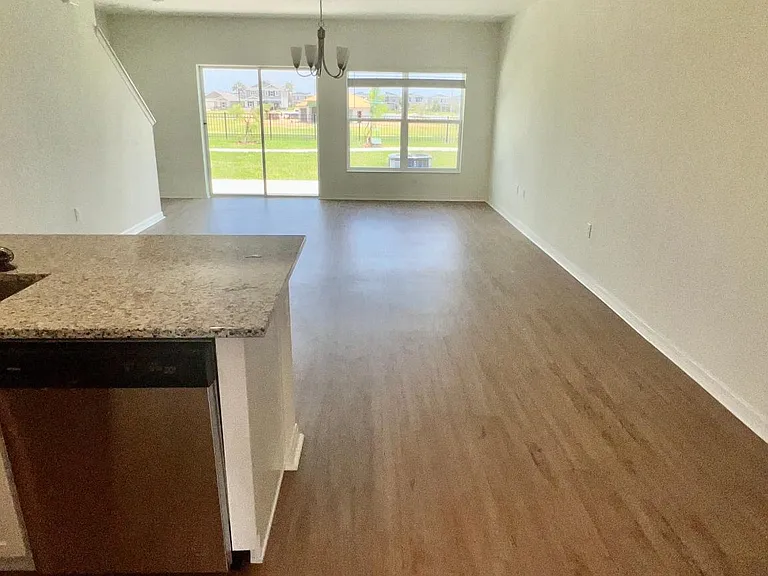703 Stoney Point Cir — Photo 3