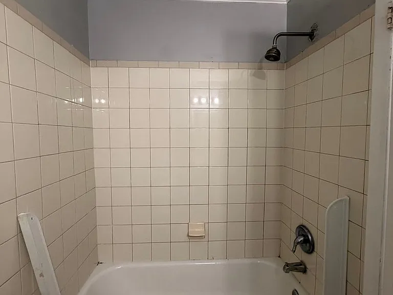 556 Burlington Ct — Photo 18