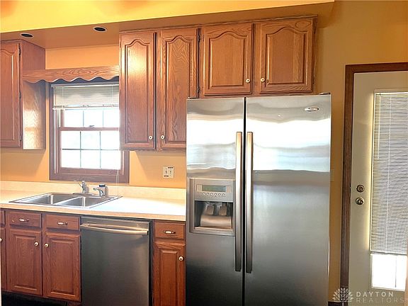 3rd image of 122 Brown St APT B