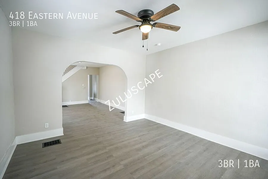 Free 1st Month Rent!.....418 Eastern Ave. / Classic 3 Bed 1 Bath Duplex in Indianapolis — Photo 4