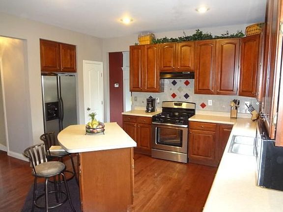 3rd image of 2557 Sierra Dr