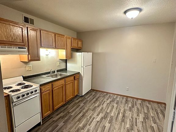 2nd image of 1450 Meadowview Dr #9