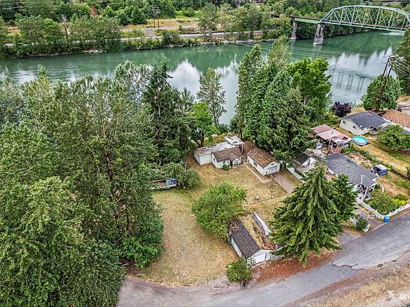 3rd image of 95 Cowlitz Gardens Ln