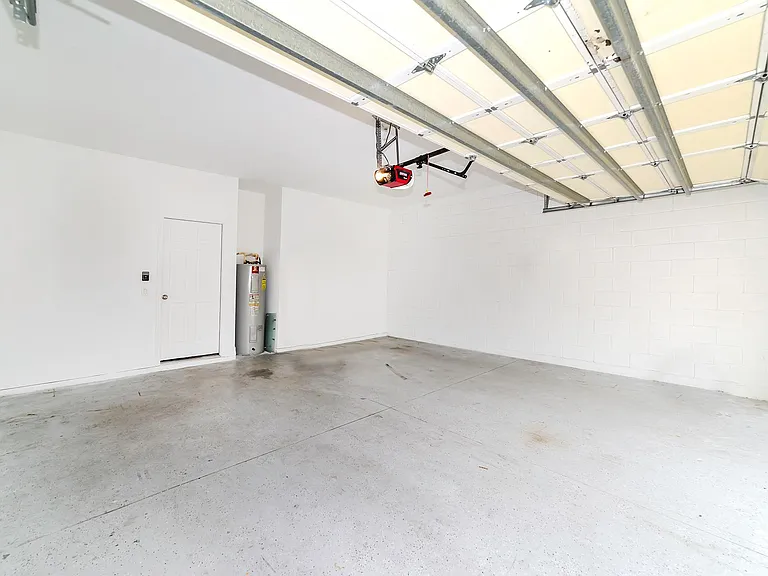 10124 Malpas Point — Photo 33