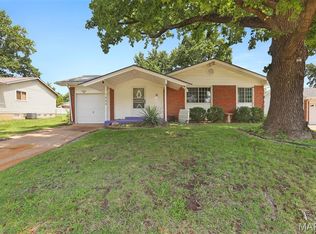 1684 Kew Gardens Dr, Florissant, MO 63031
