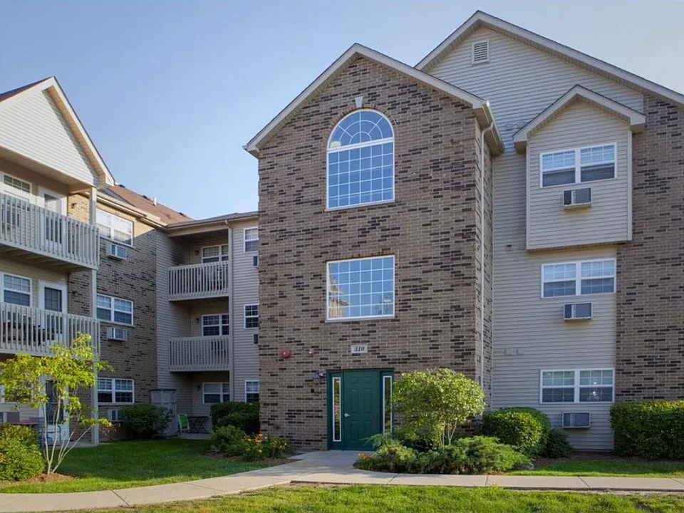 310 Cunat Blvd #2