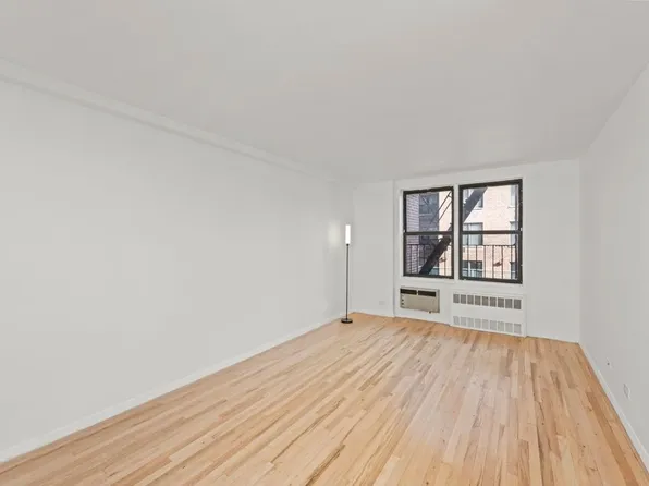 1577 East 17th Street image 10 of 24