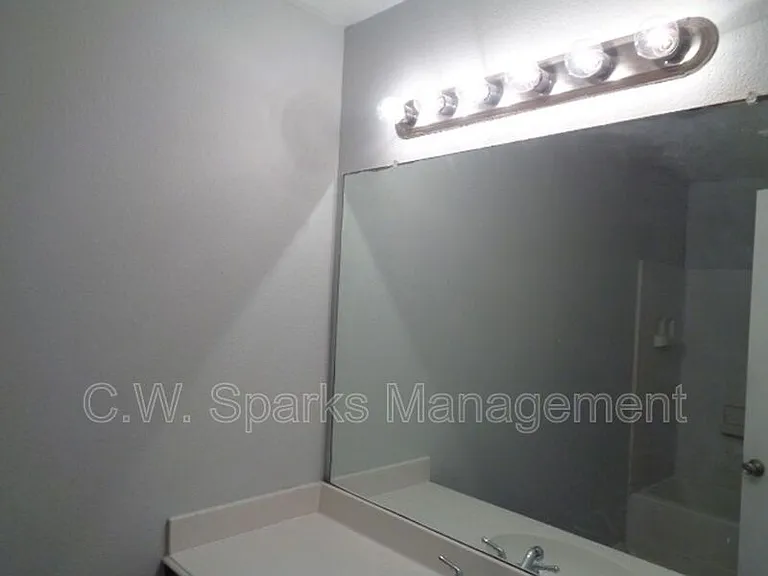 13651 Biggs St — Photo 29