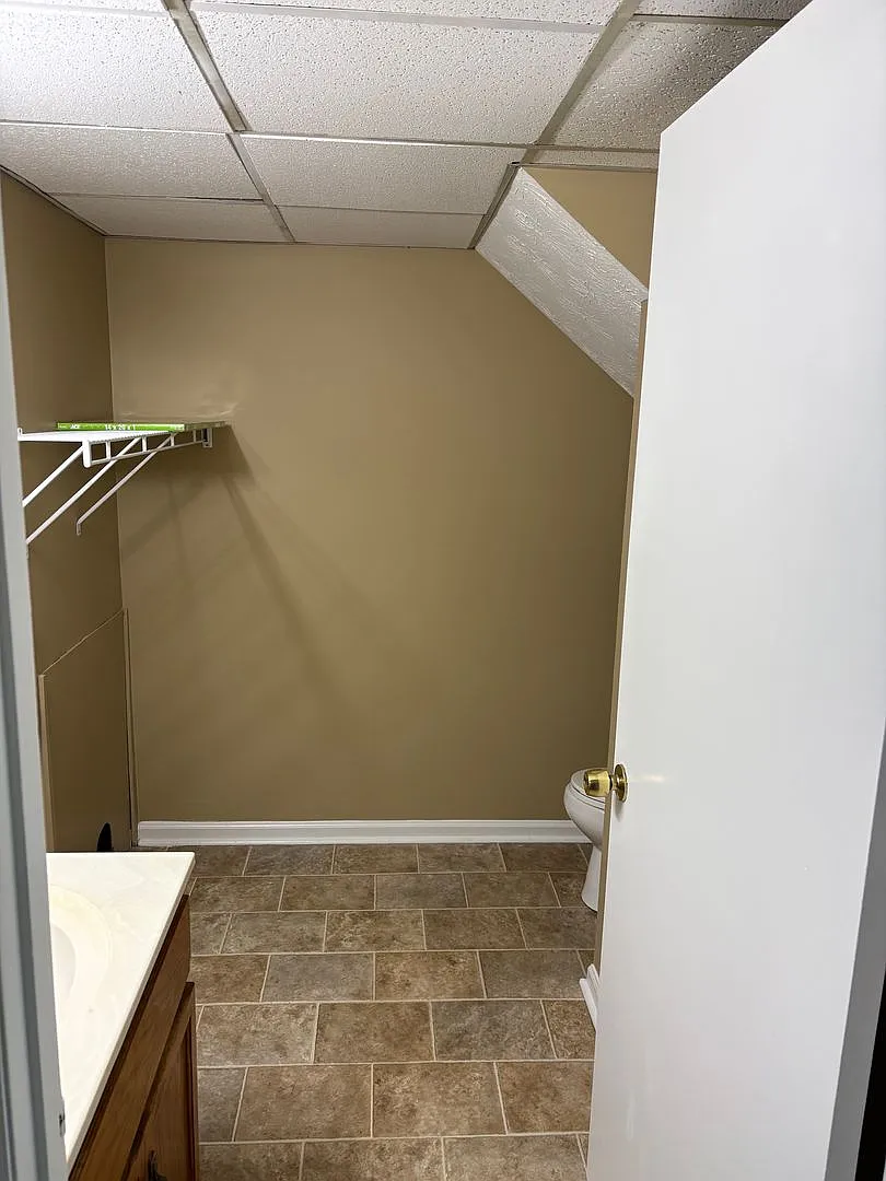 216 Calumet Dr — Photo 4