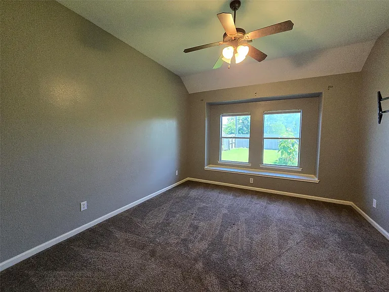 215 Danna St — Photo 17