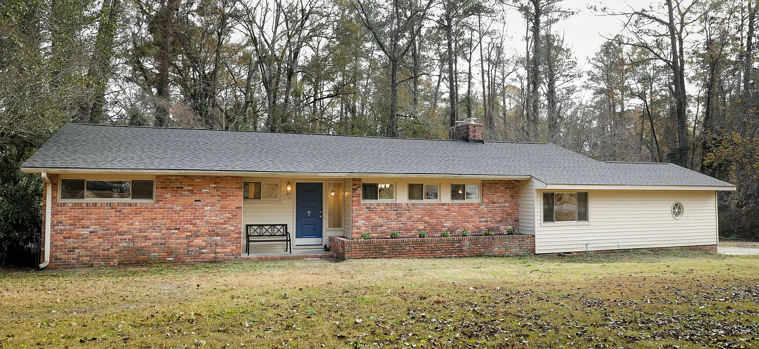 2914 Victoria Cir photo 1