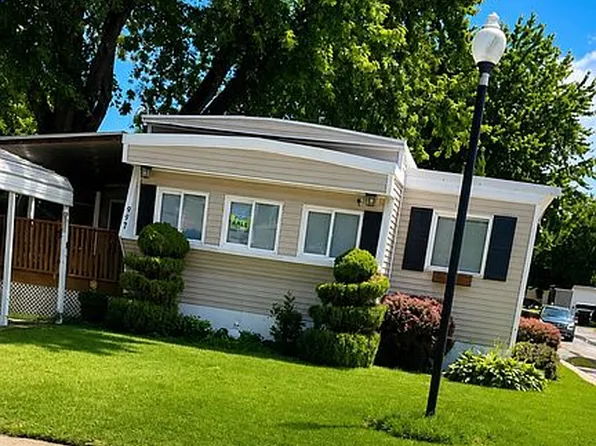 997 S Knox Pl, Lake Station, IN 46405