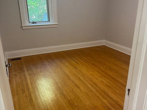 5th image of 931 Royal York Rd
