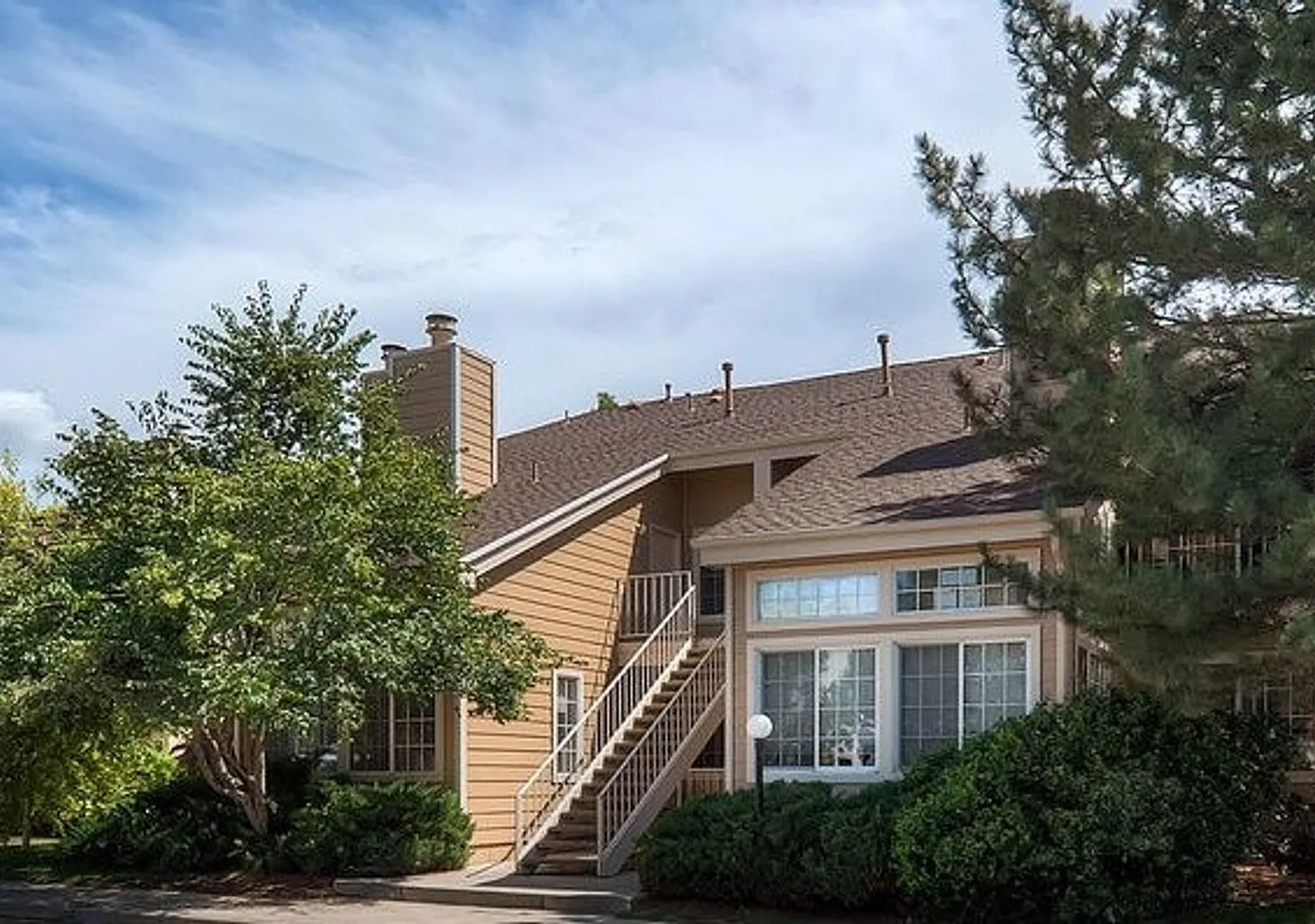 Sunny 1+ Bedroom Apartment For Rent In Gunbarrel — Photo 2