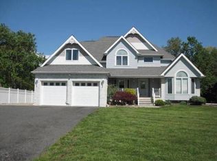 8 Federal Rd, Monroe Township, NJ 08831