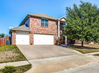 712 Falcon Rd, Saginaw, TX 76131