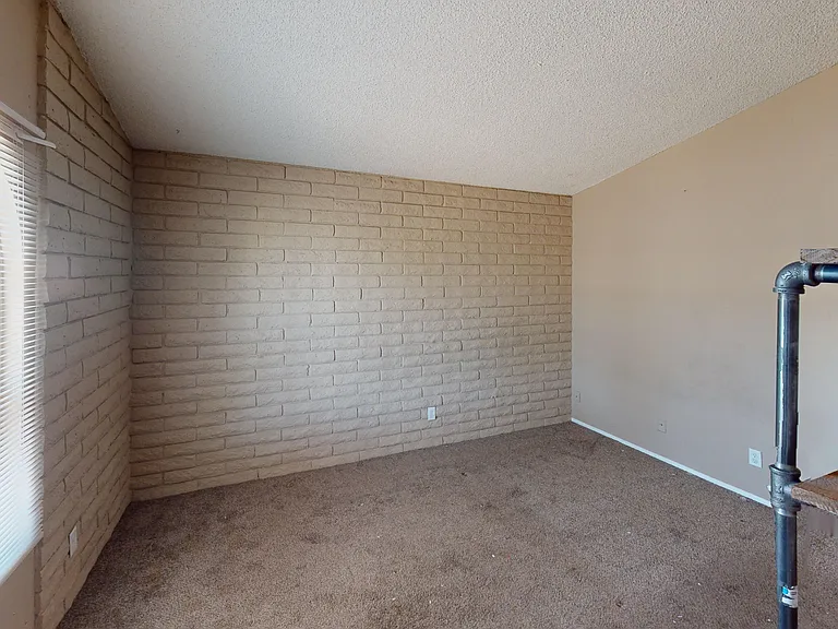 124 E 14th Pl — Photo 11