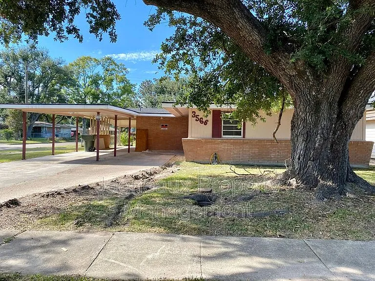 3566 Monroe St — Photo 2