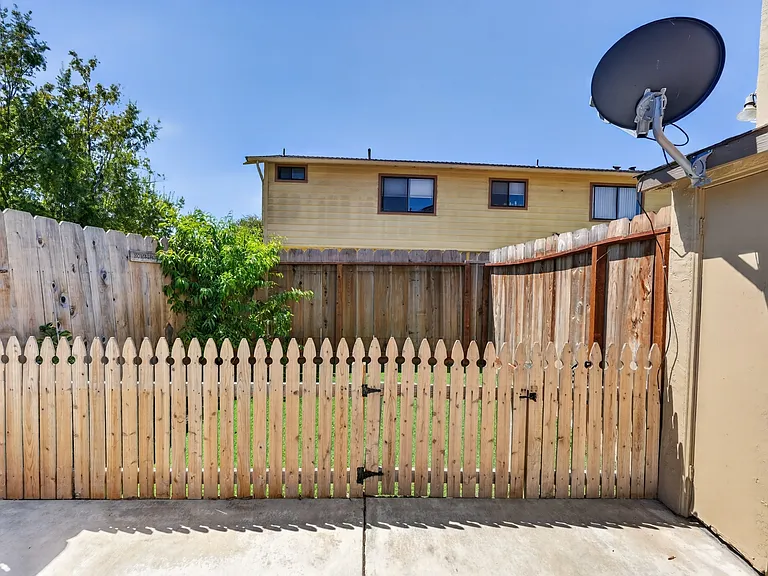407 Riker St — Photo 28