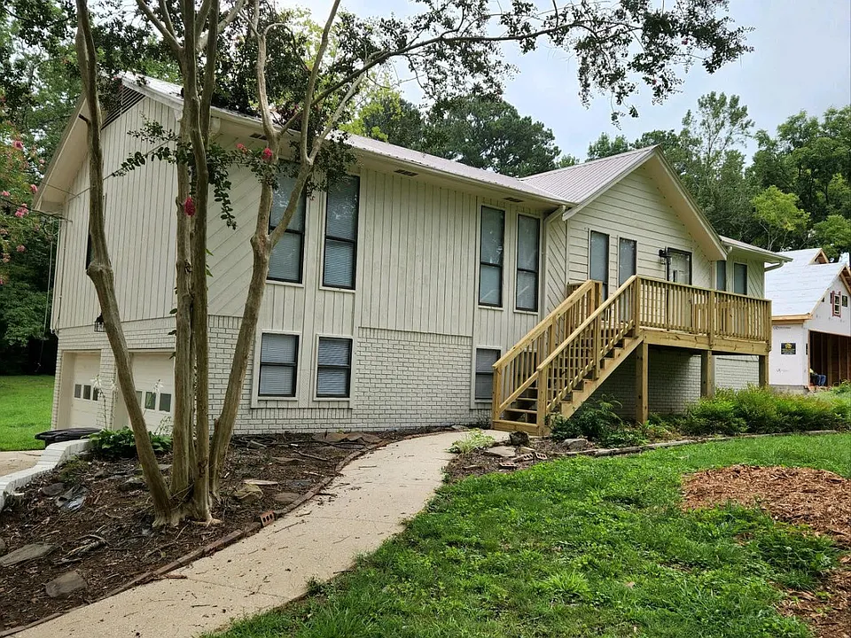 1921 Moncrief Rd