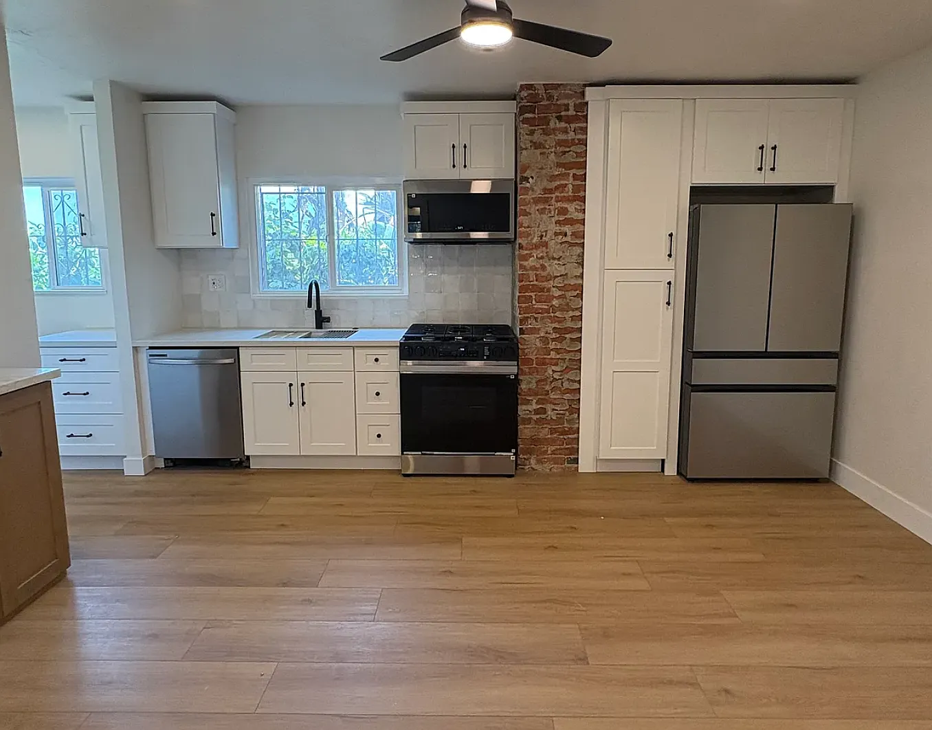 3 bed, 1000 sqft, $4,200 — Photo 4