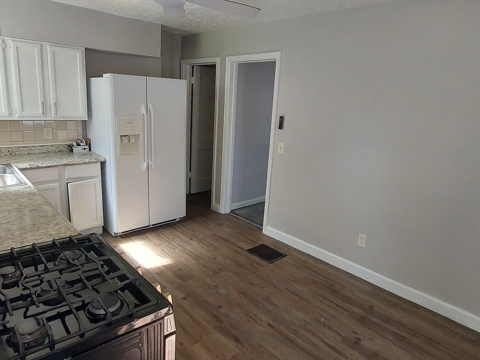 2 bed, 900 sqft, $950 — Photo 3