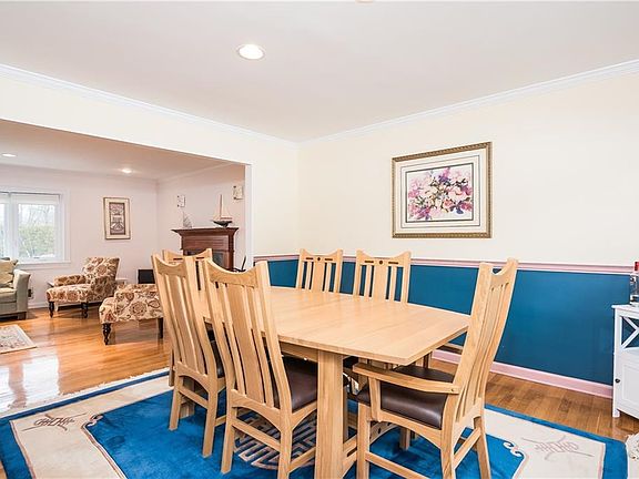 3rd image of 5 Thomas Ln