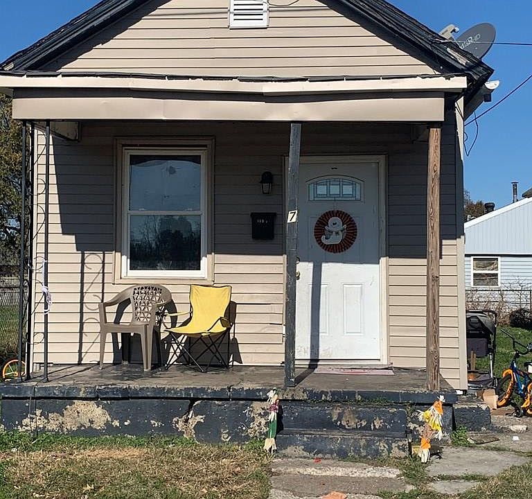 2nd image of 1105 W 7th St