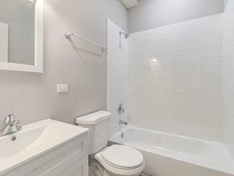 2053 W Iowa St #2051-1A — Photo 6